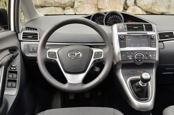 https://wcar.sets.lv/cars/Toyota/Verso minivens/1389102092-Toyota-Verso_2013_800x600_wallpaper_3d.jpg